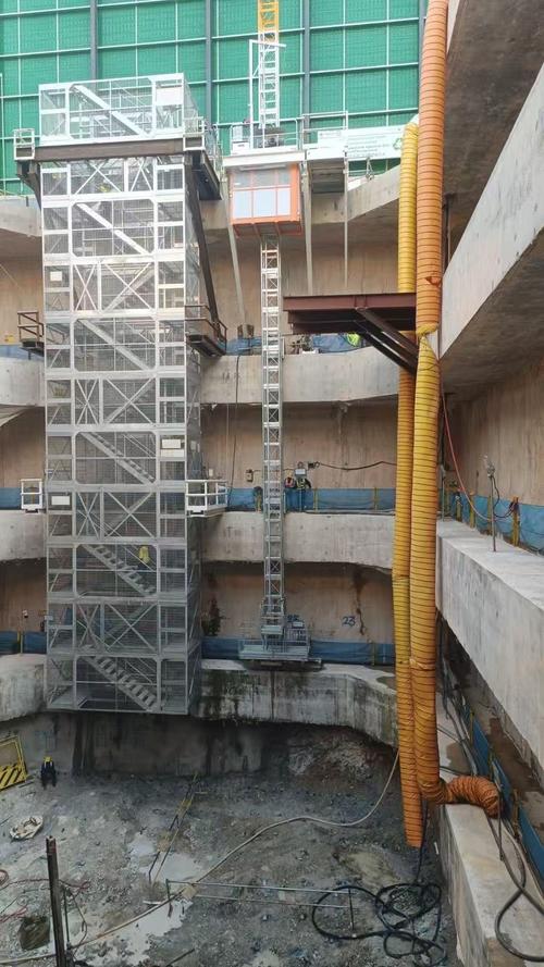 Últimos blogs de la empresa sobre Elevador de arriba hacia abajo trasladado con éxito a un nuevo sitio de trabajo en Singapur para el proyecto de construcción de túneles