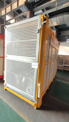 Buen precio Cajadas dobles de velocidad media con bastidor y pinion elevador de construcción / 2000kgs carga con inversor y mástil galvanizado en caliente en línea