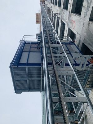 1.6 toneladas/jaula elevadora de mercancías Elevadores/elevadores de pasajeros con cotrol VFD/mastro galvanizado en caliente y elevadores personalizados para jaulas