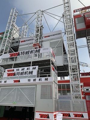 SCE500 Elevador para el sitio de construcción de doble mástil para 30 pasajeros elevador de carga pesada / elevador de carga pesada de doble mástil con jaula grande
