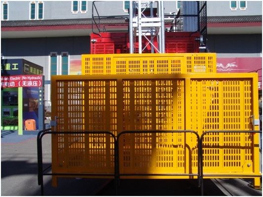 Mast galvanizado en caliente 21m/min 2000kg Rack and Pinion Construction Hoist para el material