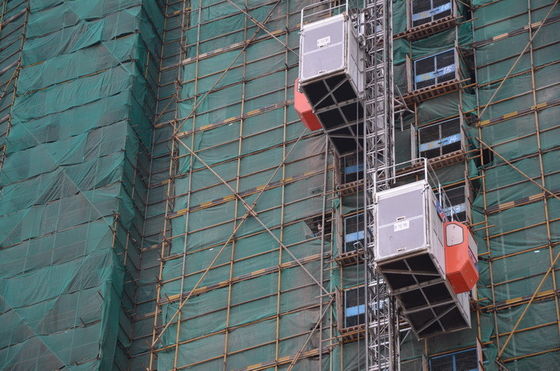 Buen precio SC300/300 Elevador de elevación de construcción, 3000 kg/jaula en línea