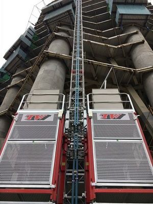 Cajadas dobles de velocidad media con bastidor y pinion elevador de construcción / 2000kgs carga con inversor y mástil galvanizado en caliente