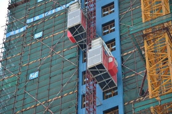 Buen precio SC300/300 3 toneladas de material de construcción elevadora Q345B de acero en línea