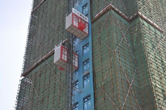 Elevador de construcción con bastidor y piñón,VFD Control, galvanizado en caliente 2000kg Elevador de construcción, 0-46m/min Elevador de material para pasajeros