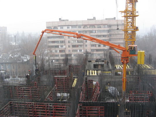 Buen precio Bomba de hormigón hidráulica de 28 m que coloca el arco automáticamente para la construcción en línea